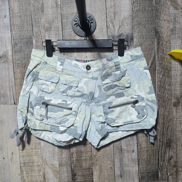 Volcom Vintage Y2K Camo Amazon Cargo Shorts - Picture 1 of 5